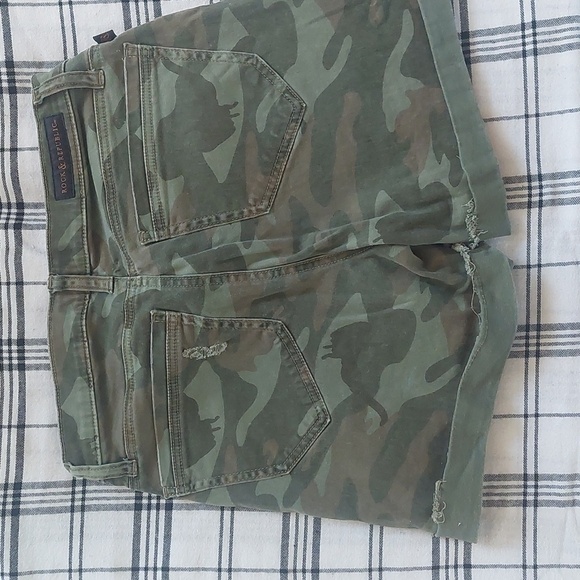 Green Camo Cargo Shorts with Belt Loops and Wide Waistband - Picture 2 of 2